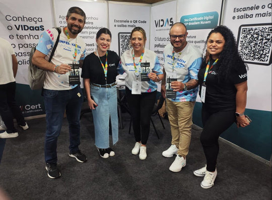 Time da Valid Certificadora recebe profissionais no estande para realizar emissão de certificado digital em nuvem ICP Brasil