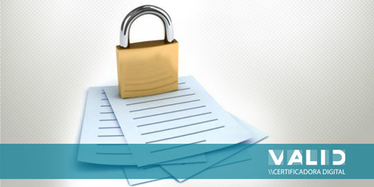 Documentos e cadeado 